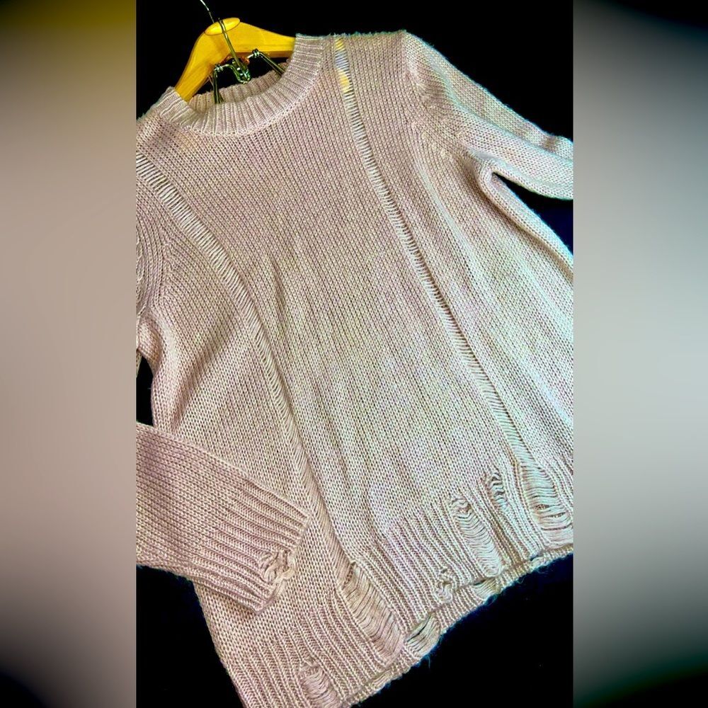 525 America Mauve Distressed Knit Crew Neck Sweater Size Small EUC